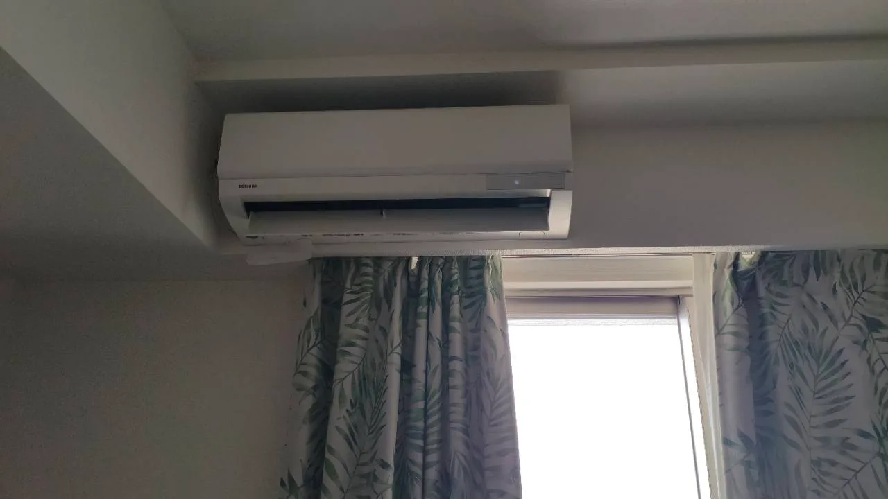 名古屋市南区で左側からの水漏れを点検した東芝RAS-2512TLの室内機